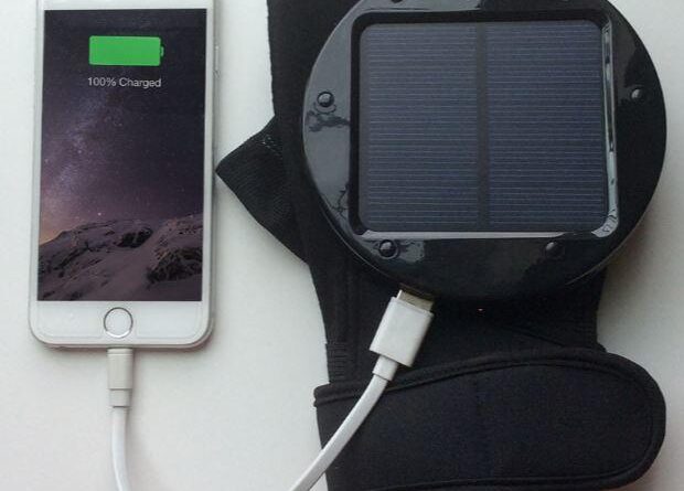 Wearable Go Solar Goves charges smartphones