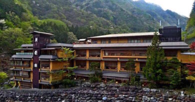1300 years hotel runs by 52 generations of same family Japan
